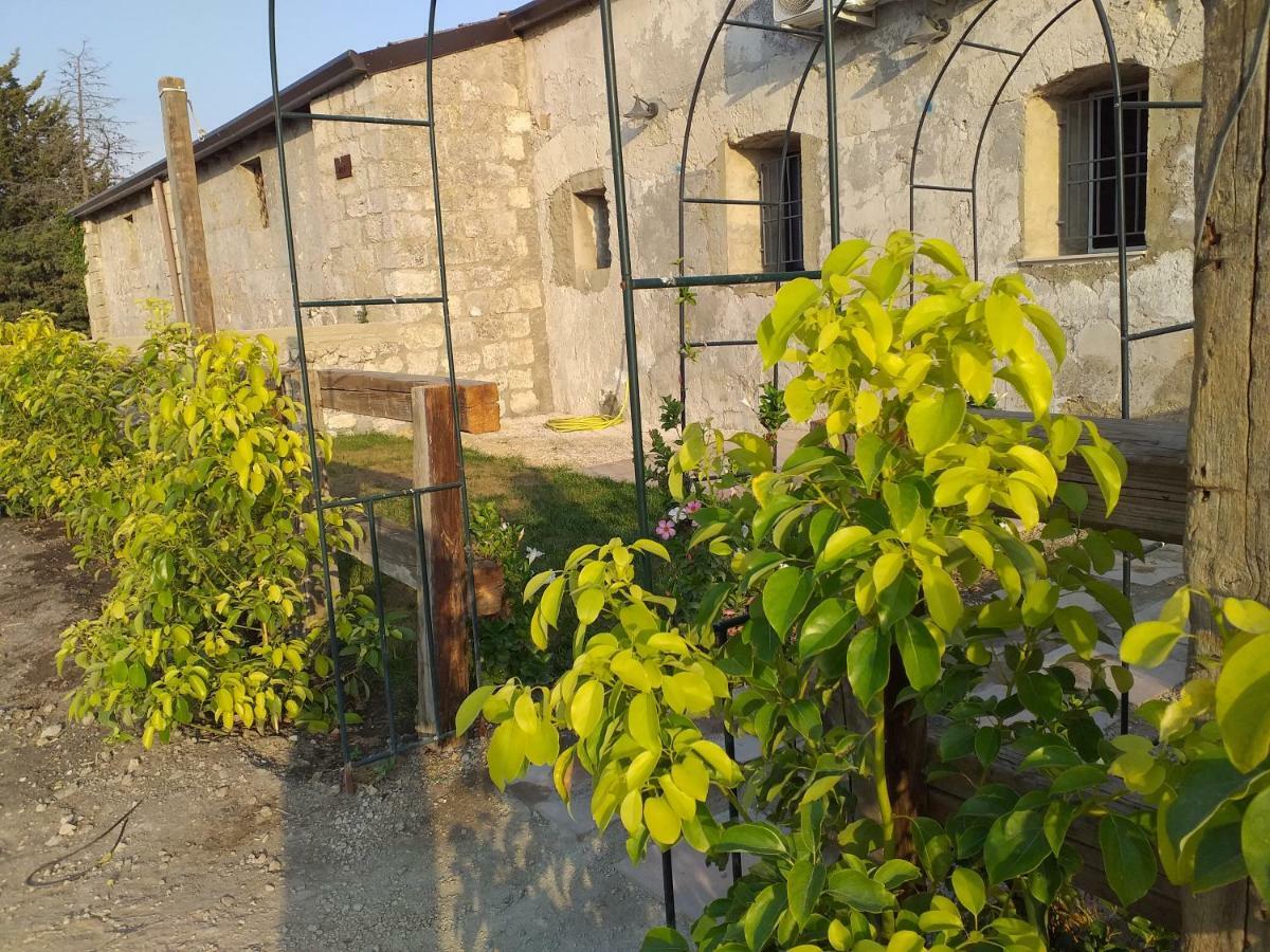 Gibbesi Country Farm Piccolo Cottage Naro Exteriör bild